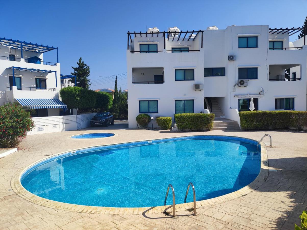 Marina Gardens Apartment Paphos Bagian luar foto