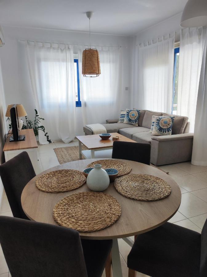 Marina Gardens Apartment Paphos Bagian luar foto