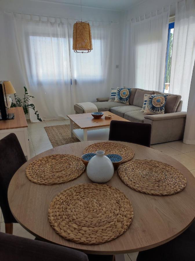 Marina Gardens Apartment Paphos Bagian luar foto
