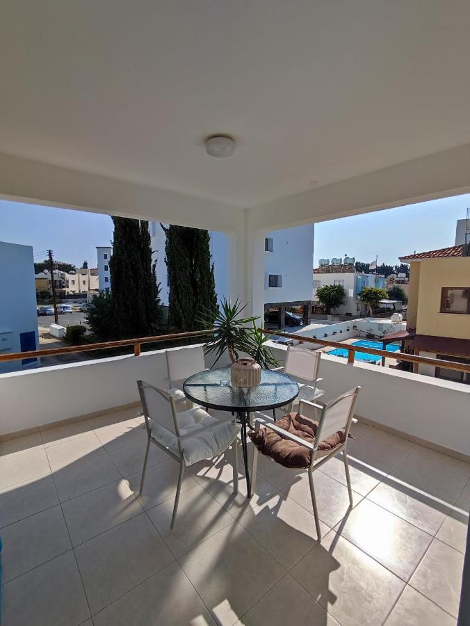 Marina Gardens Apartment Paphos Bagian luar foto