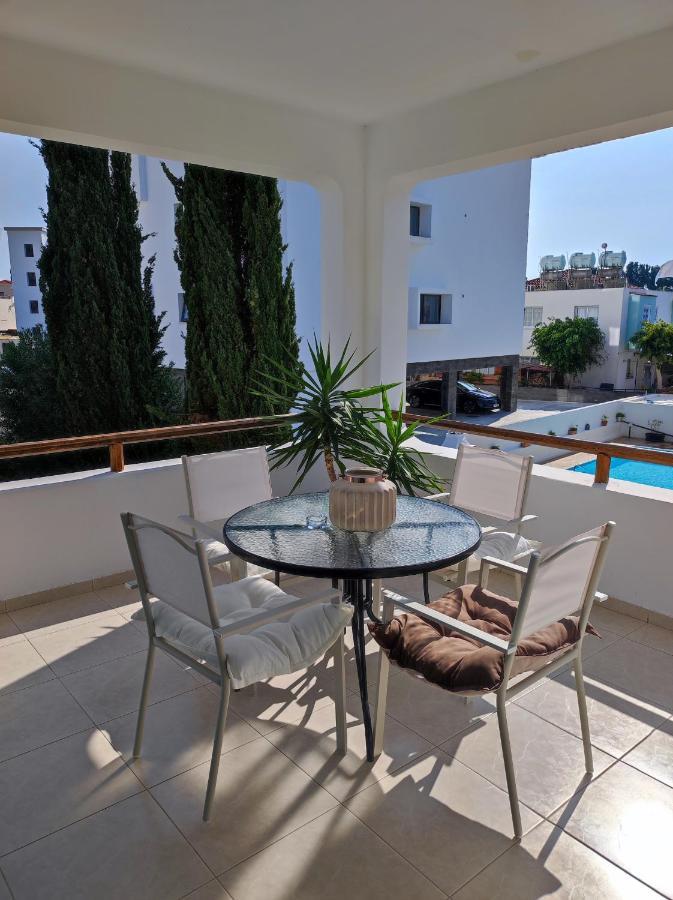 Marina Gardens Apartment Paphos Bagian luar foto