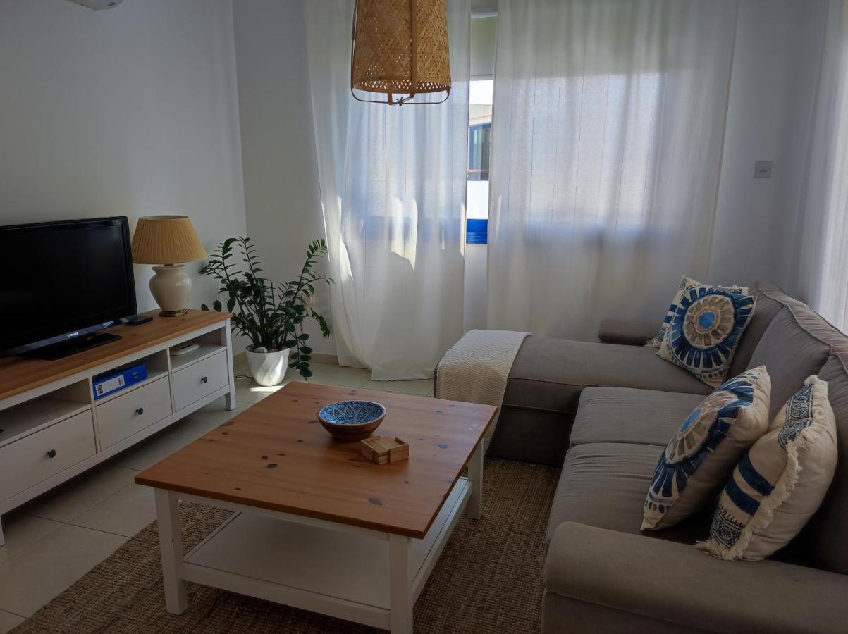 Marina Gardens Apartment Paphos Bagian luar foto