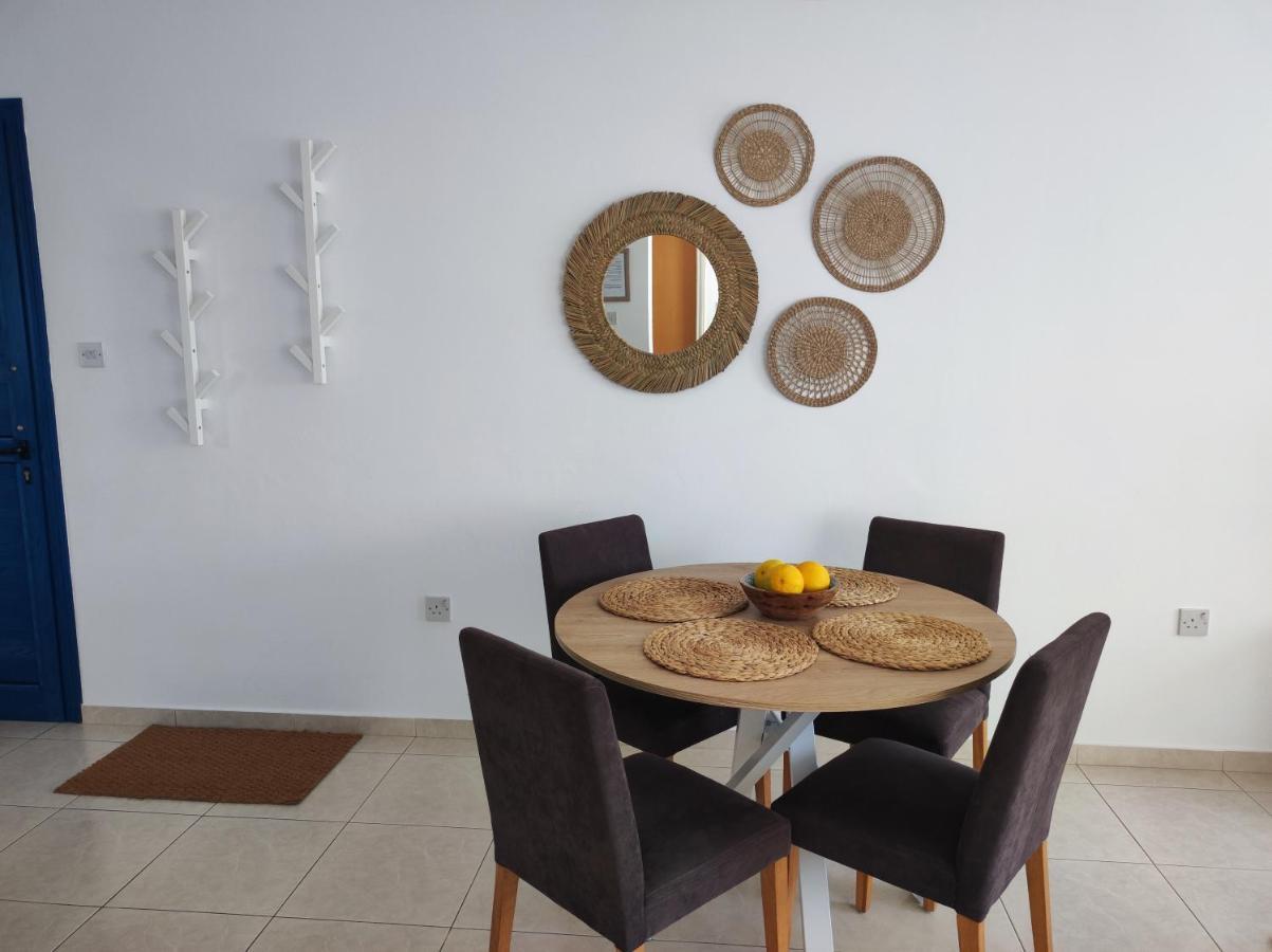 Marina Gardens Apartment Paphos Bagian luar foto