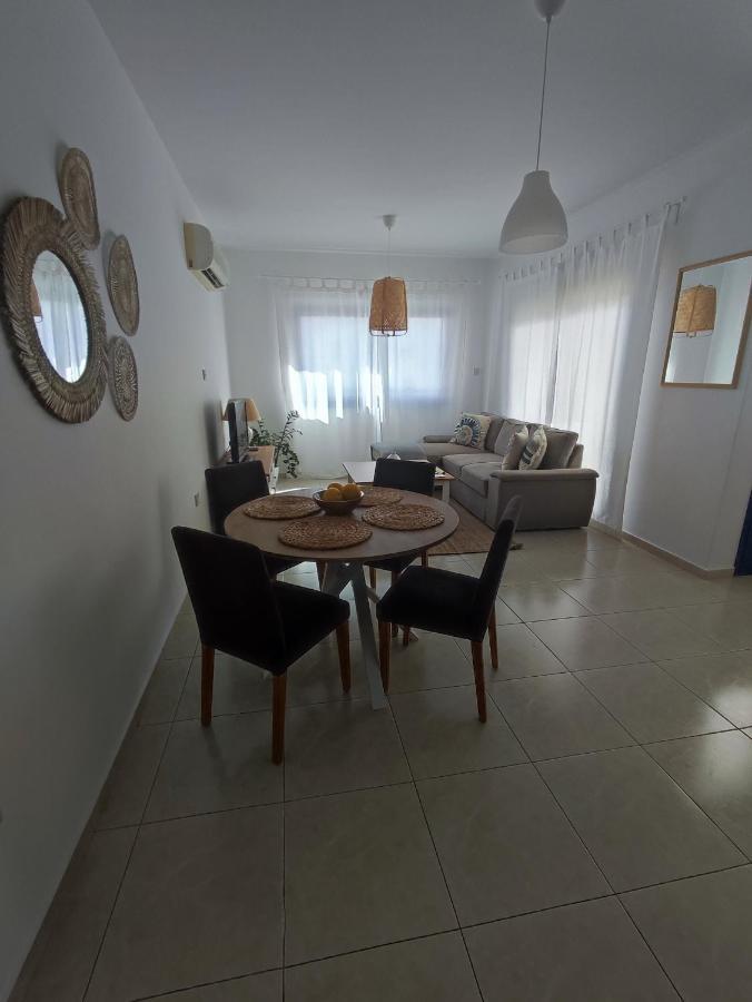 Marina Gardens Apartment Paphos Bagian luar foto