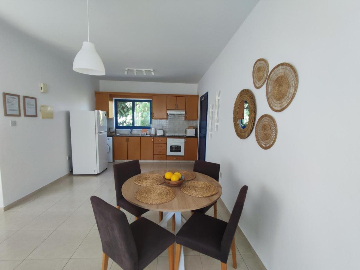 Marina Gardens Apartment Paphos Bagian luar foto
