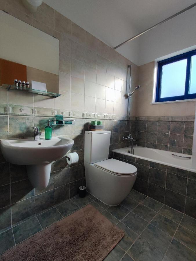 Marina Gardens Apartment Paphos Bagian luar foto