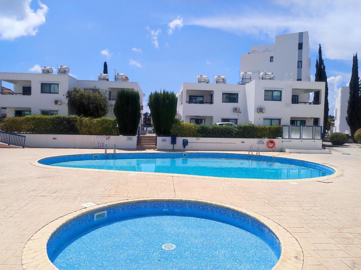 Marina Gardens Apartment Paphos Bagian luar foto